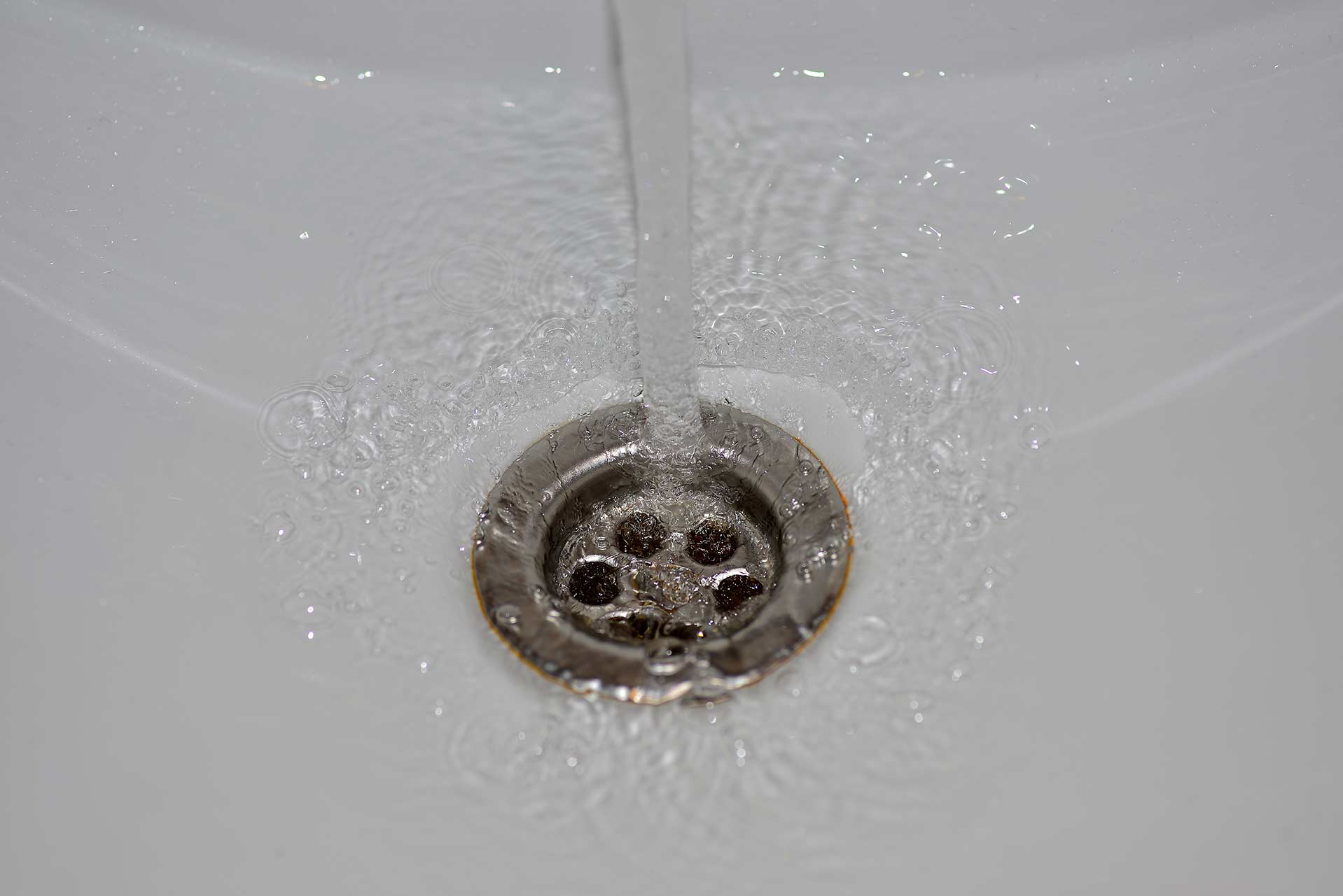 A2B Drains provides services to unblock blocked sinks and drains for properties in Benfleet.